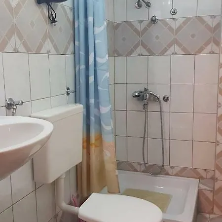 Vila Crni *